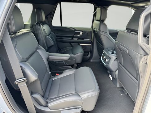 New 2025 Ford Expedition Platinum w/ Stealth Performance Package image 33