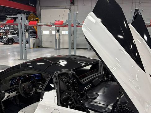 Used 2023 Chevrolet Corvette Z06 w/ Z07 Performance Package RWD image 7