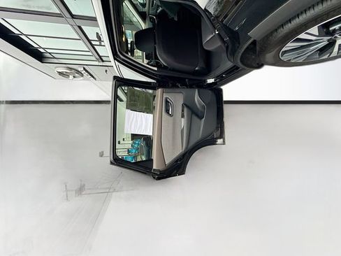 Used 2023 Nissan Rogue SV image 11