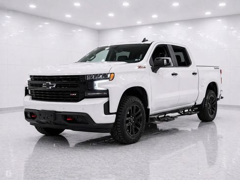 Used 2022 Chevrolet Silverado 1500 LT Trail Boss w/ LT Trail Boss Premium Package AWD/4WD image 1