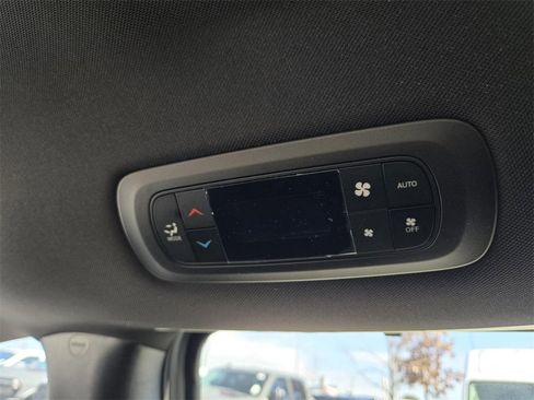 New 2026 Chrysler Pacifica Select image 12