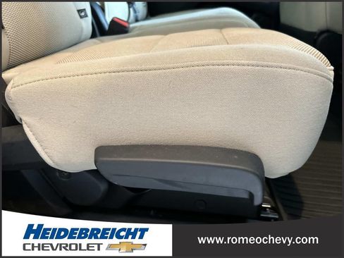 Used 2023 Chevrolet Traverse LS FWD image 33