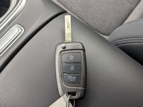 Certified 2023 Hyundai Santa Fe SE FWD image 32