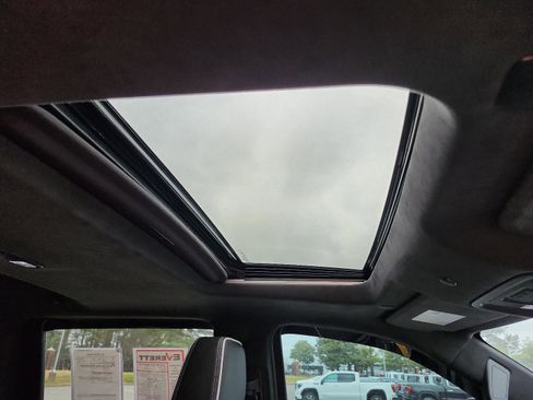 Used 2024 GMC Sierra 2500 AT4X image 11