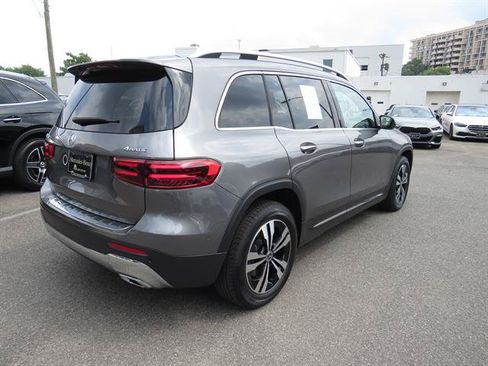 Used 2026 Mercedes-Benz GLB 250 4MATIC image 4