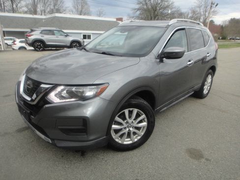Used 2020 Nissan Rogue SV image 1