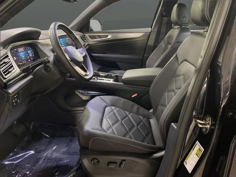 Used 2024 Volkswagen Atlas Cross Sport SE w/ Black Wheel Package image 4