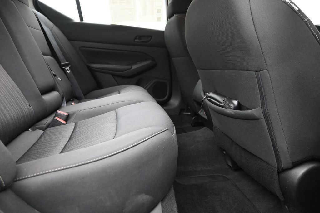 Used 2025 Nissan Altima 2.5 SV FWD image 10