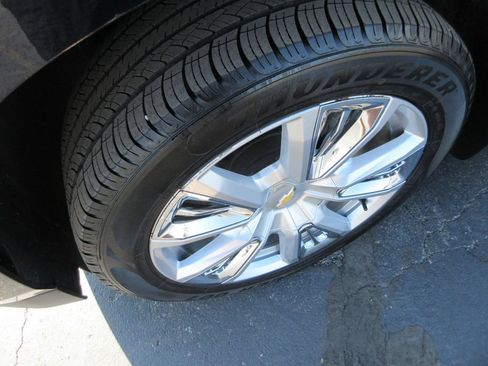 Certified 2023 Chevrolet Suburban High Country w/ Max Trailering Package AWD/4WD image 13