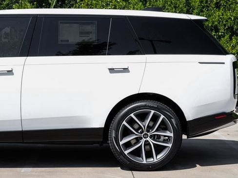 New 2027 Land Rover Range Rover Long Wheelbase SE AWD/4WD image 18