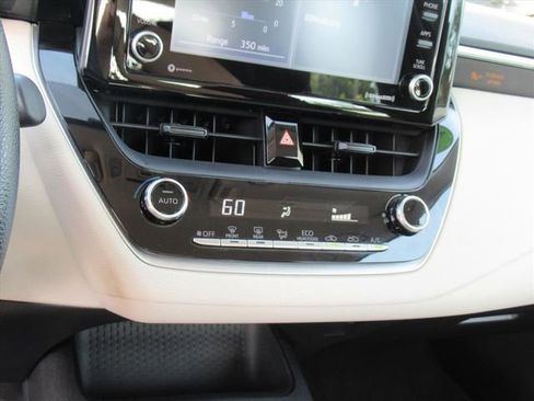 Used 2022 Toyota Corolla LE image 22