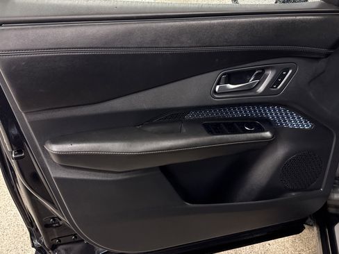 Used 2023 Nissan Ariya Evolve+ image 3