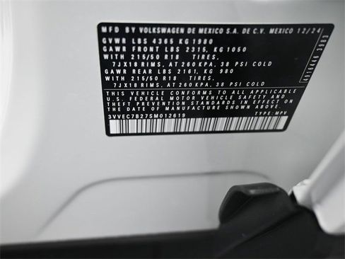 New 2025 Volkswagen Taos SE image 18