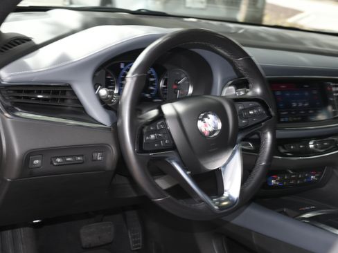 Used 2024 Buick Enclave Premium image 8