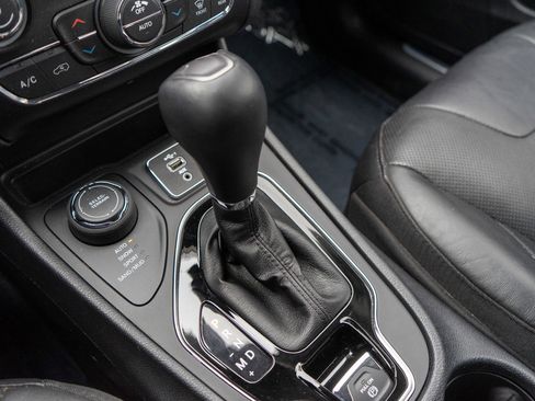Used 2020 Jeep Cherokee Limited AWD/4WD image 21