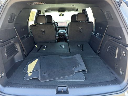 New 2026 Chevrolet Traverse LT w/ Driver Confidence Package FWD image 17