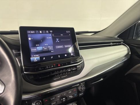 Certified 2022 Jeep Compass Limited image 12