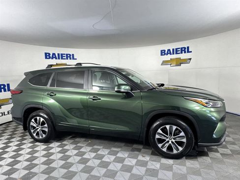 Used 2023 Toyota Highlander XLE image 6