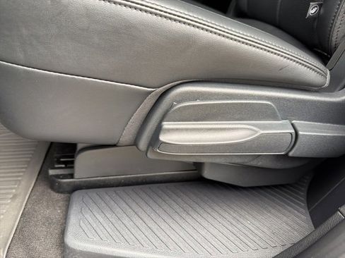 Used 2024 Ford Expedition XLT image 30