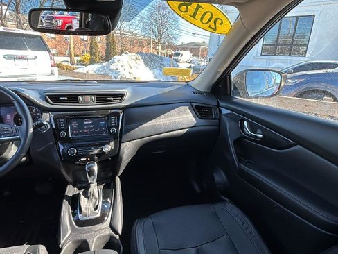 Used 2018 Nissan Rogue SL w/ Premium Package image 25