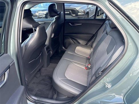 Used 2023 Kia Niro EX image 16