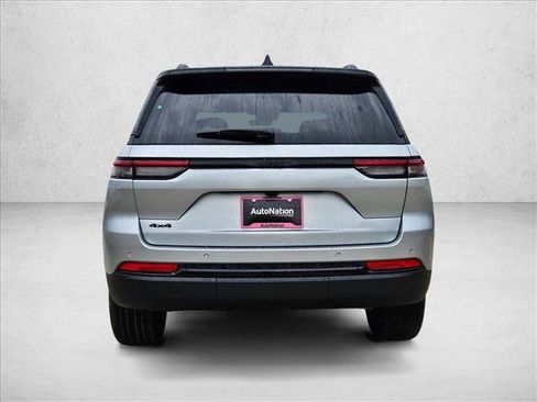 New 2025 Jeep Grand Cherokee Limited image 8