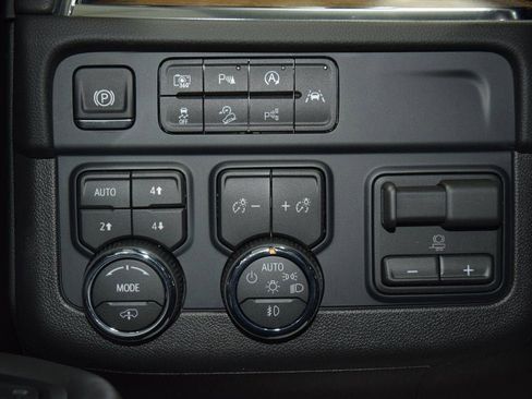New 2026 Chevrolet Tahoe High Country AWD/4WD image 35