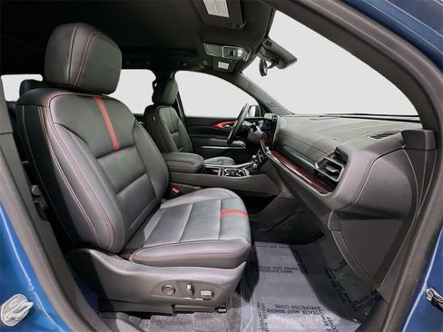 Used 2024 Chevrolet Traverse RS image 31