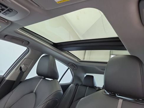 Used 2022 Toyota Camry XSE FWD image 18