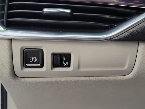 Used 2022 Cadillac XT4 Luxury w/ Driver Awareness Package FWD image 14