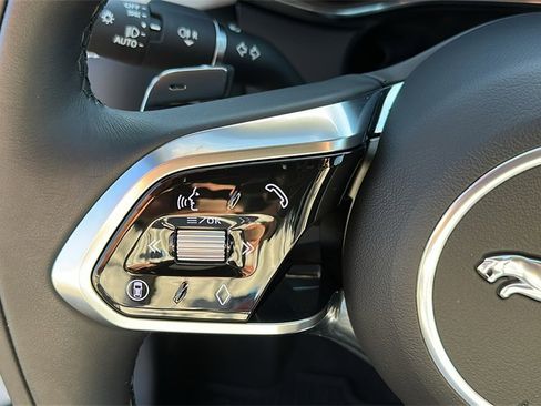 Certified 2025 Jaguar F-PACE R-Dynamic S image 12