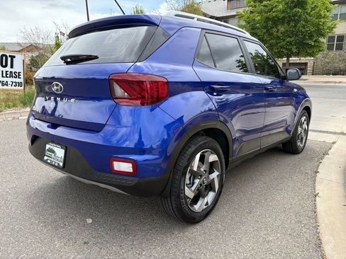 Used 2024 Hyundai Venue Limited FWD image 8