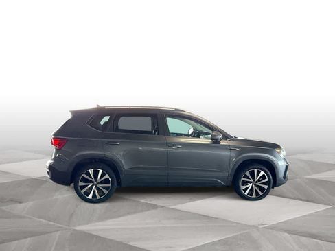 Certified 2022 Volkswagen Taos SE FWD image 9