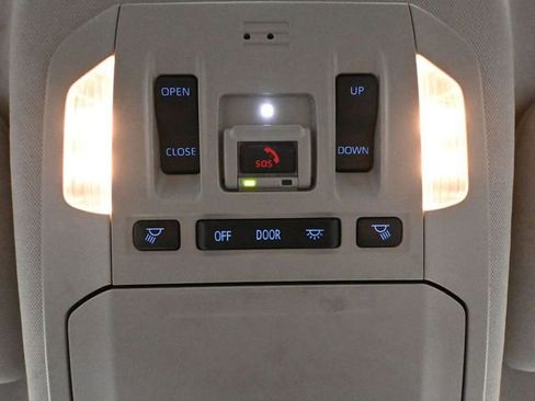 Used 2021 Toyota Highlander XLE image 35