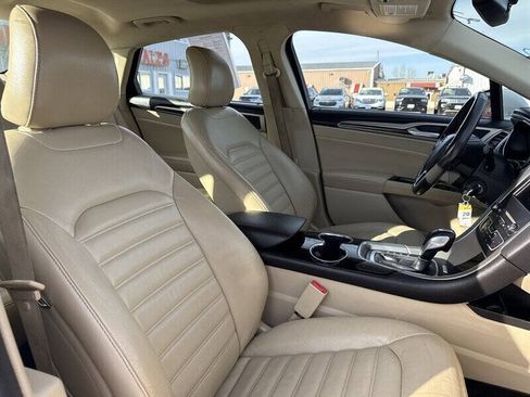 Used 2016 Ford Fusion SE w/ Equipment Group 202A FWD image 18