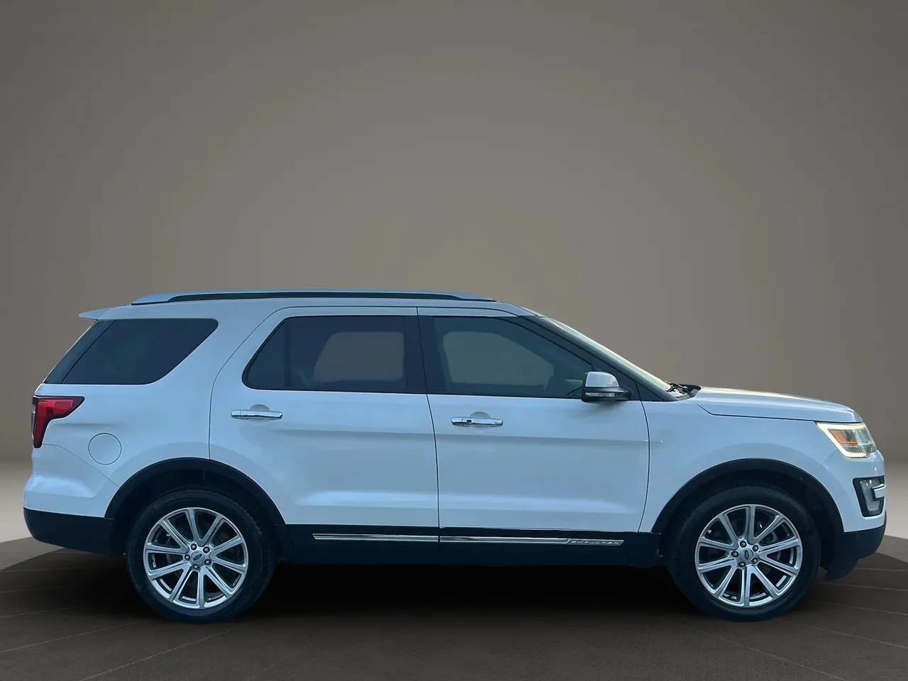Used 2016 Ford Explorer Limited FWD image 10