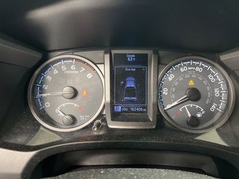 Used 2017 Toyota Tacoma TRD Off-Road w/ Tow Package (A/T) AWD/4WD image 26