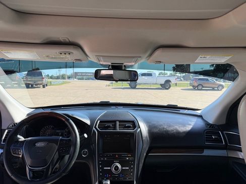Used 2018 Ford Explorer Platinum AWD/4WD image 24