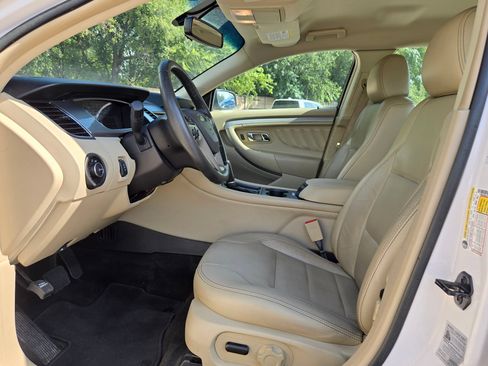 Used 2018 Ford Taurus SEL w/ Equipment Group 201A FWD image 9