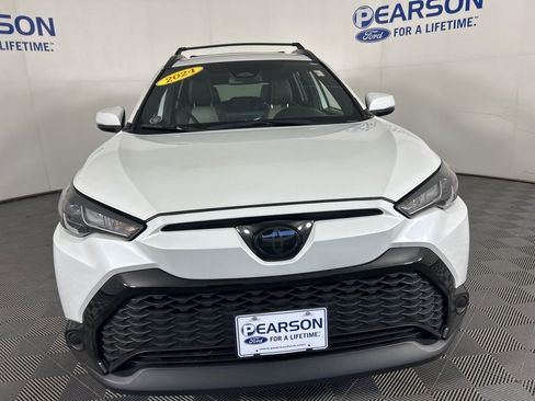 Used 2024 Toyota Corolla Cross SE image 2