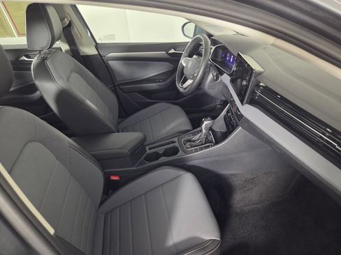 Used 2025 Volkswagen Jetta SE w/ Sunroof Package FWD image 32