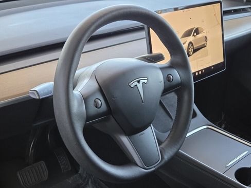 Used 2023 Tesla Model Y Long Range AWD/4WD image 27