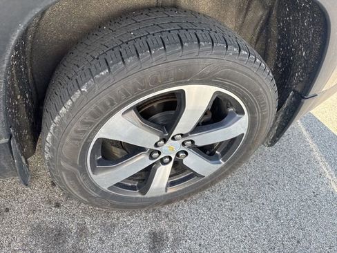 Used 2019 Chevrolet Traverse LT w/ LT Premium Package AWD/4WD image 12