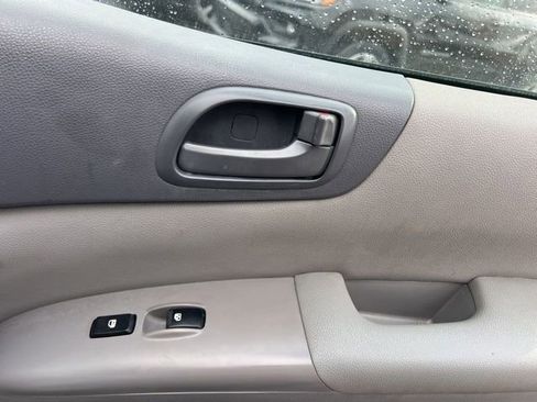 Used 2012 Kia Sedona LX image 30