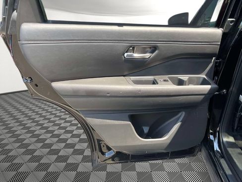 Used 2023 Nissan Pathfinder Platinum w/ Black Appearance Package AWD/4WD image 14