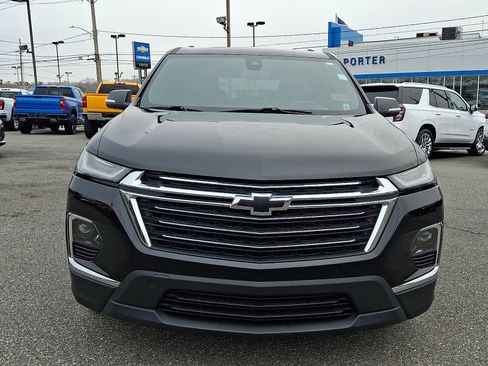 Certified 2023 Chevrolet Traverse LT image 2