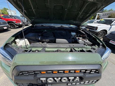 Used 2021 Toyota Tacoma TRD Off-Road w/ Technology Package AWD/4WD image 29