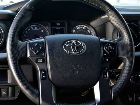 Used 2018 Toyota Tacoma TRD Sport w/ Technology Package AWD/4WD image 15