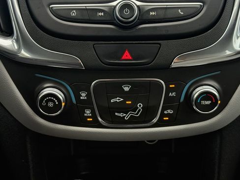 Used 2019 Chevrolet Equinox LS image 17