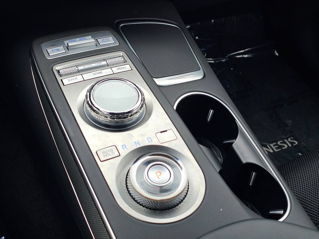 Certified 2025 Genesis GV70 3.5T Sport AWD/4WD image 19